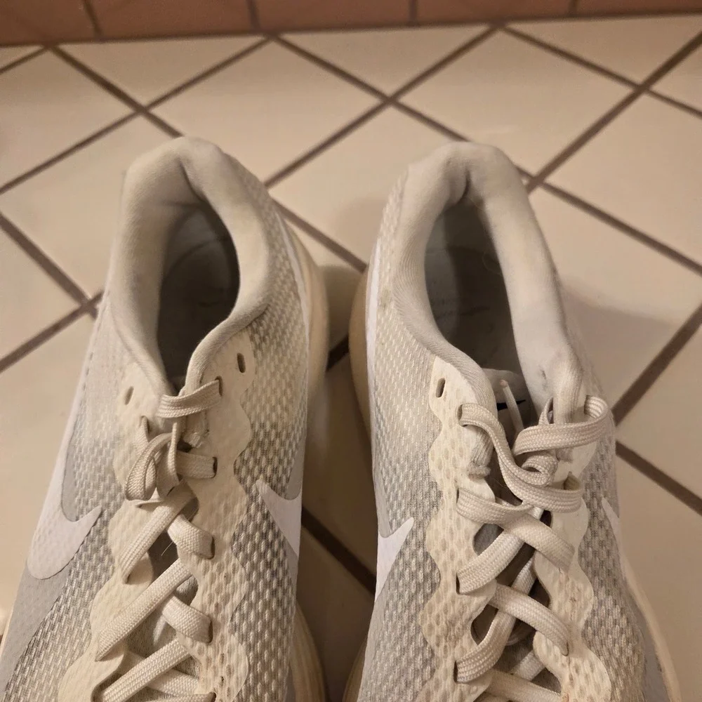 Nike Revolution 7 Men Running Shoes Summit White Light Bone HJ8485-101 Size 10
